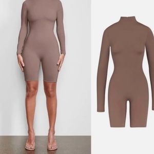 Nwt skims umber long sleeve mid thigh mock neck onesie mauve  s